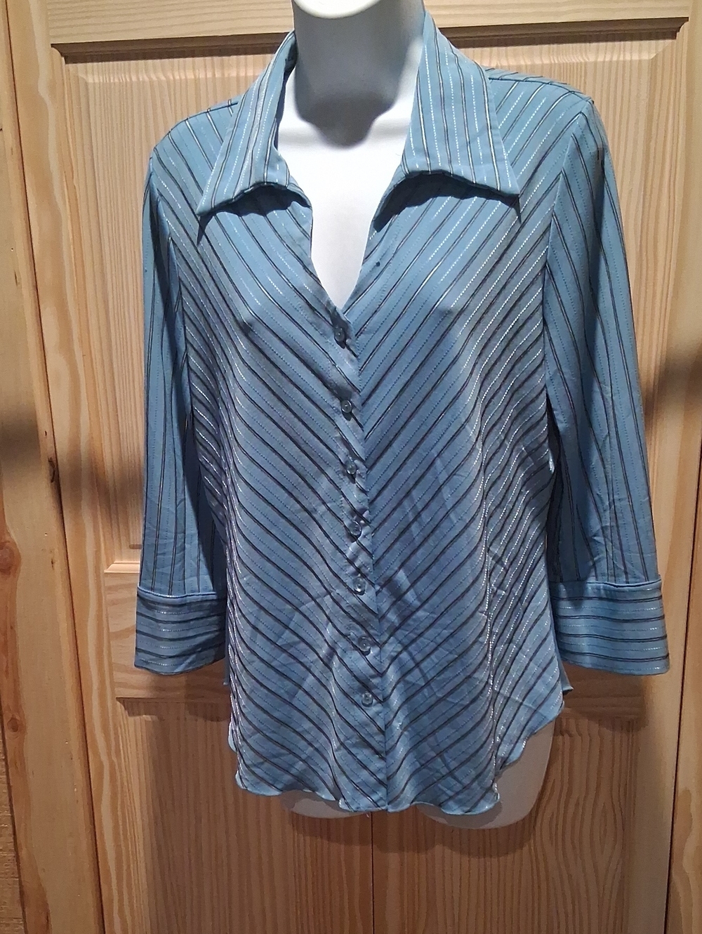 Fashion Bug Light Blue Striped Button-Down Blouse Size L